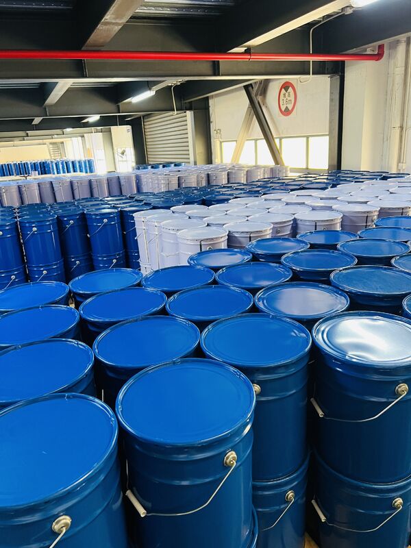 Resin Epoksi Industri Fleksibilitas Rendah dengan Titik Nyala Sekitar 135°C dan Daya Rekat Kuat untuk Logam, Plastik, dan Kayu