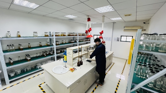 Resin Epoxy yang Mengisolasi Listrik dengan Kekuatan Dielektrik Tinggi untuk Komponen Elektronik